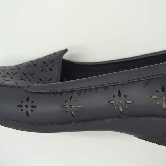 Basic Editions Women's Black Loafers Flat Perforated Slip On Size 8 Comfort - Picture 9 of 10